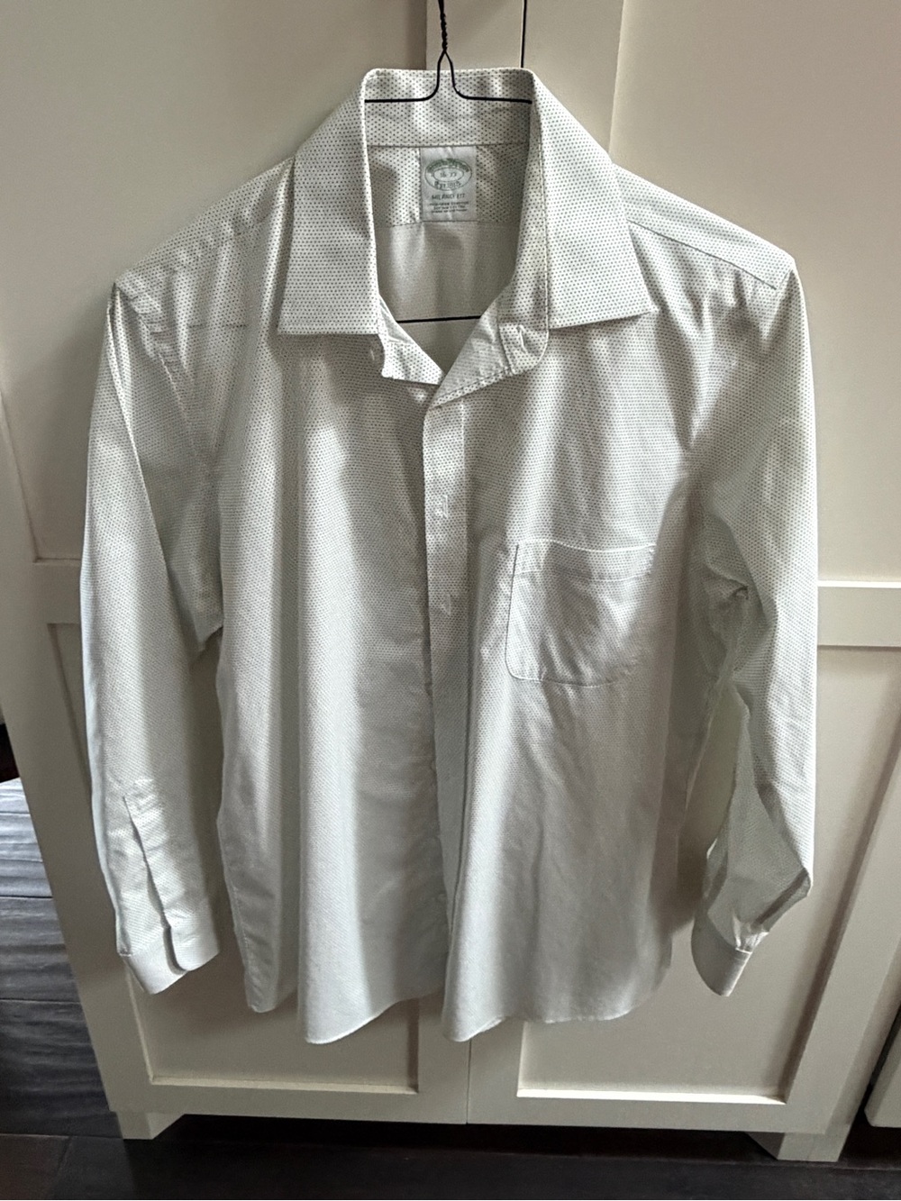 Brooks Brothers dress shirt 16–33 Milano fit